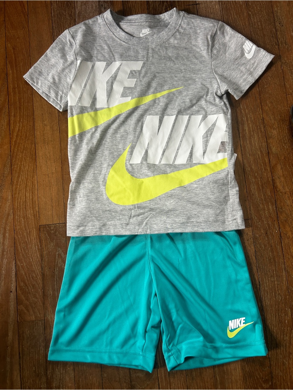 Nike Boys 2-Piece Outfit Size 6 NWT